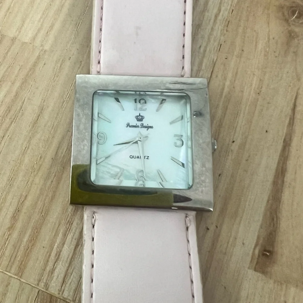 Premier designs ladies square silver tone pink leather fashion watch NEW BATTERY